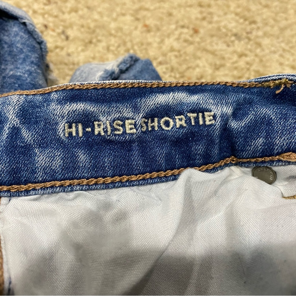 American Eagle Women's Denim Shorts, Size 8, Blue Hi-Rise Shortie - Picture 4 of 6